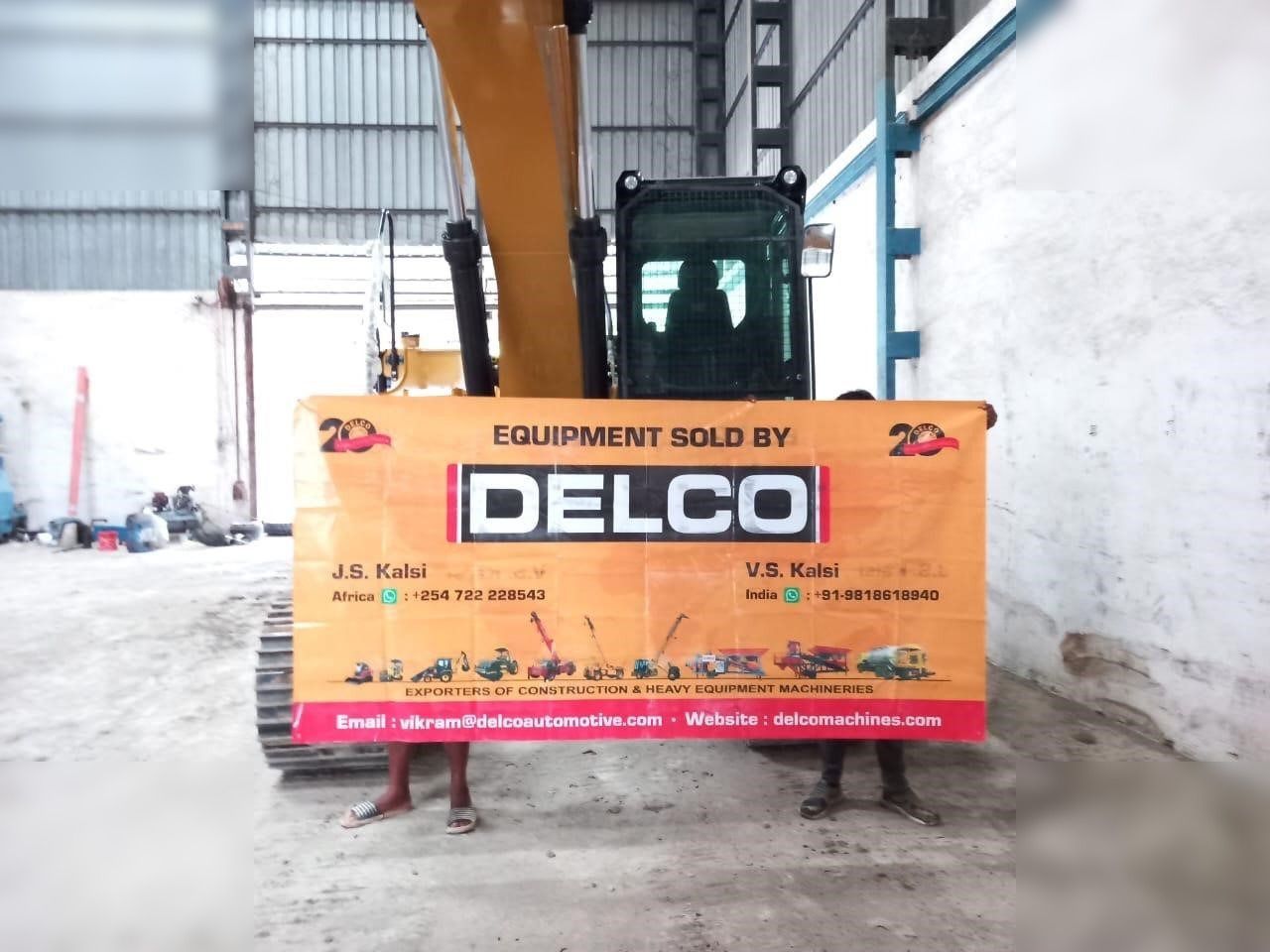 Escavatore cingolato Caterpillar 320D3 2026 vista anteriore