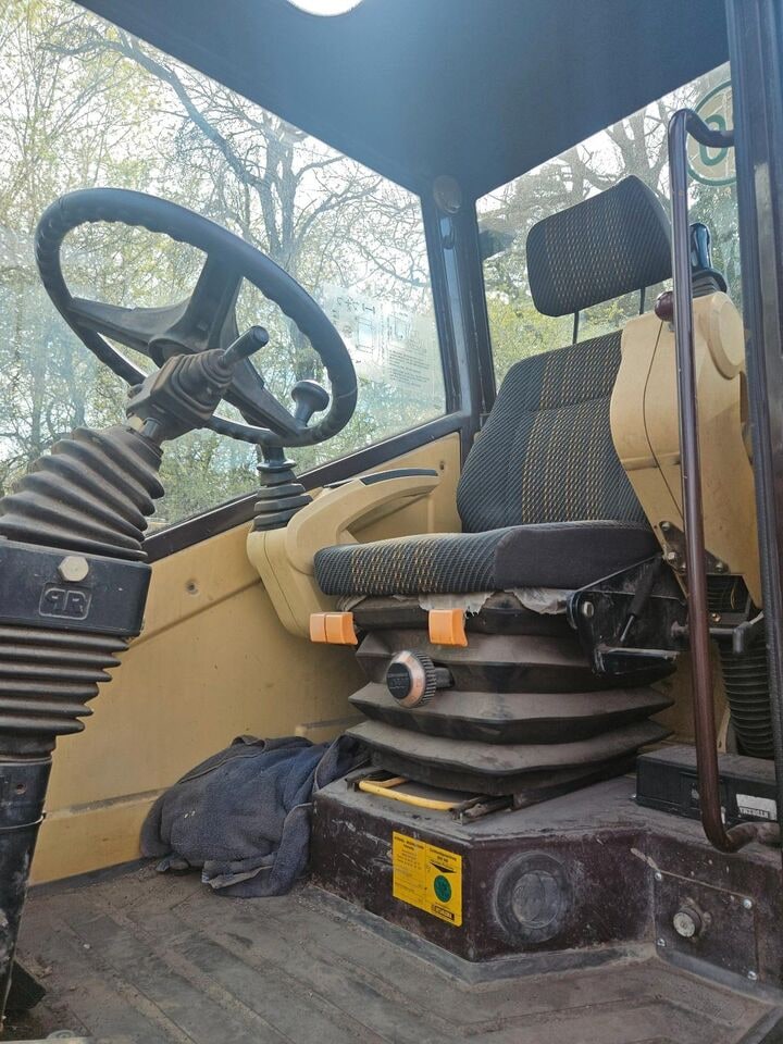 2002 Hydrema M800 wheel excavator interior view