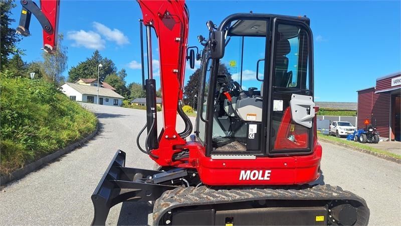 Mole M60ZT mini excavator, side view