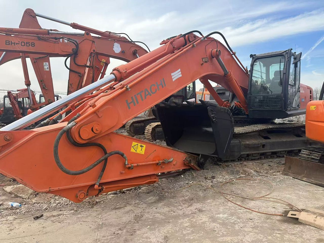 2019 Hitachi ZX350-5G crawler excavator, side profile view 2019 Hitachi ZX350-5G crawler excavator, side profile view