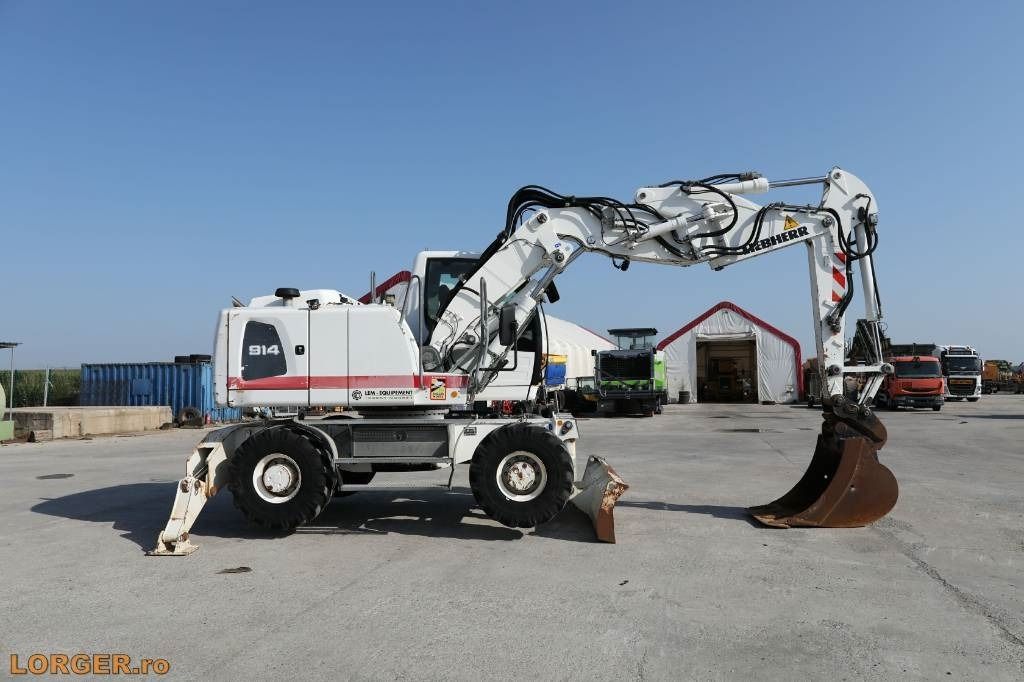 2012 Liebherr A914 wheel excavator, side view 2012 Liebherr A914 wheel excavator, side view
