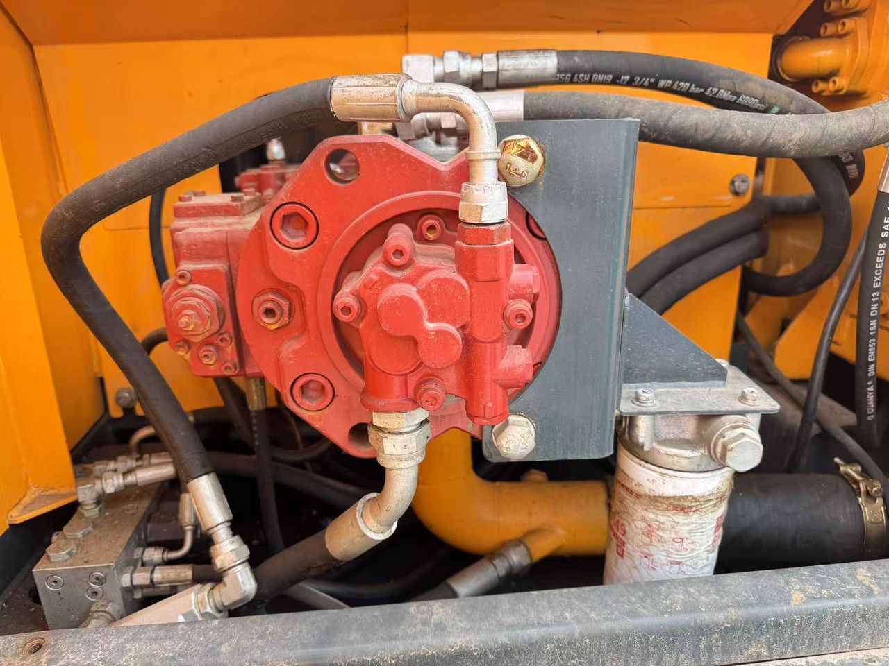 2023 Hyundai R220LC-9S hydraulic pump detail 2023 Hyundai R220LC-9S hydraulic pump detail