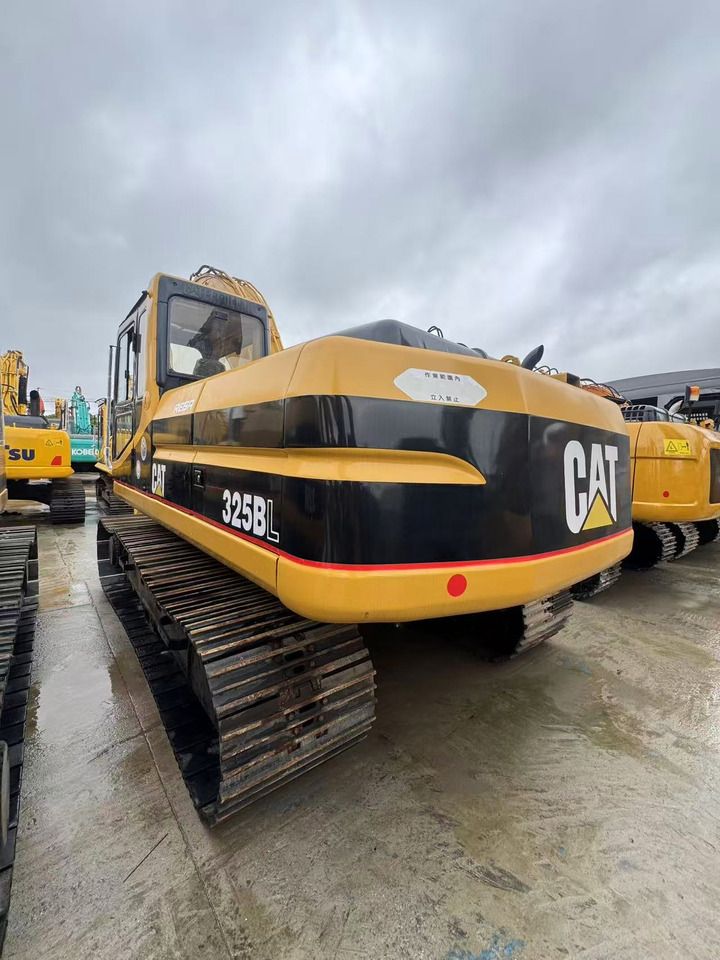 2019 Caterpillar 325BL crawler excavator, rear three-quarter view 2019 Caterpillar 325BL crawler excavator, rear three-quarter view