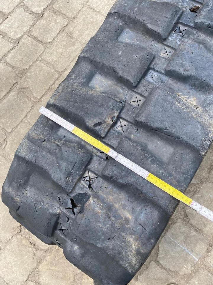 2005 Hitachi ZX50U-2 mini excavator rubber track detail 2005 Hitachi ZX50U-2 mini excavator rubber track detail