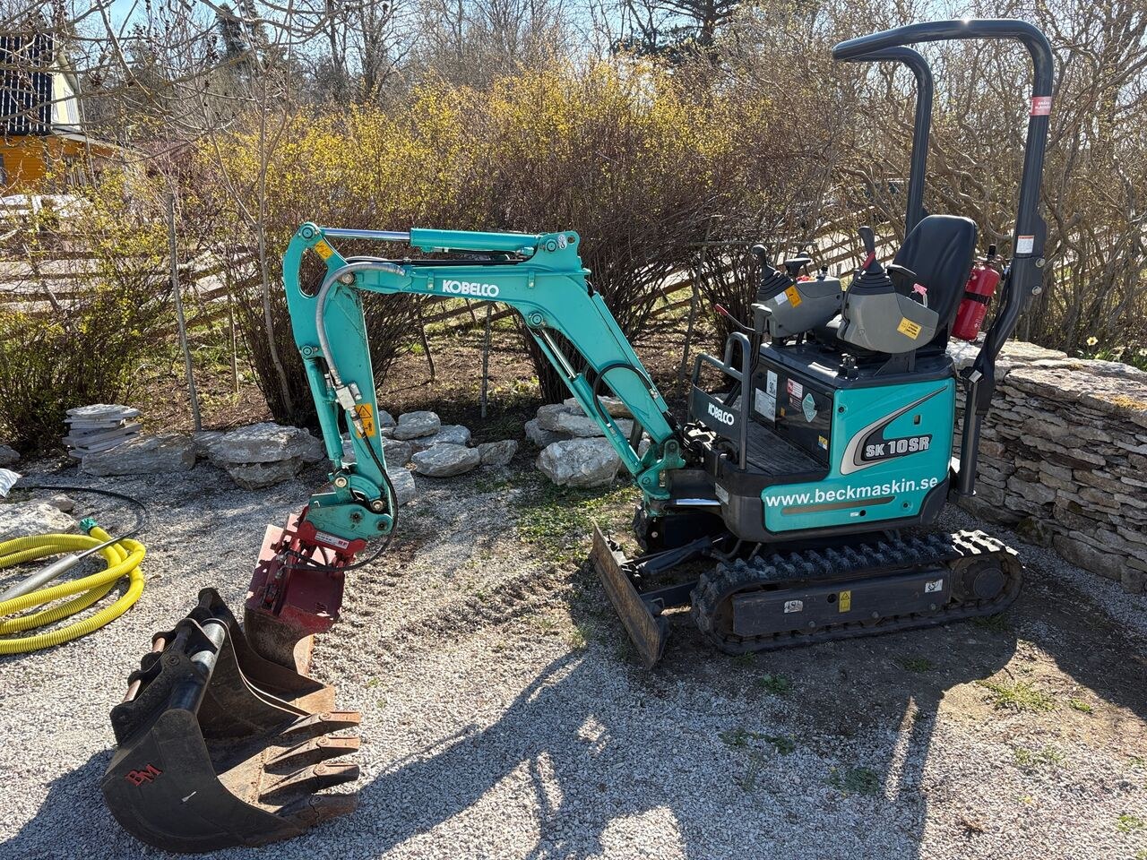 2018 Kobelco SK10SR-2 excavator, side view 2018 Kobelco SK10SR-2 excavator, side view