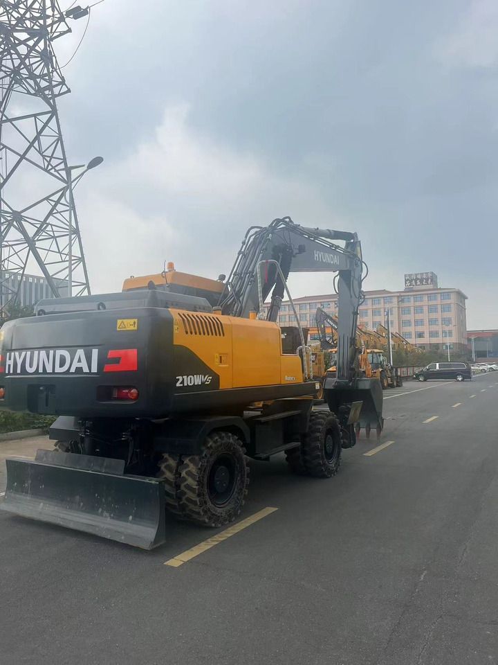 2023 Hyundai R210W-9S wheel excavator rear three-quarter view