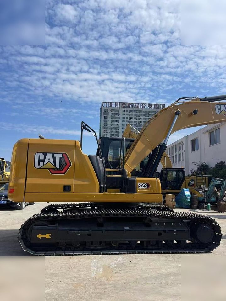 2024 Caterpillar 323 crawler excavator, side view 2024 Caterpillar 323 crawler excavator, side view