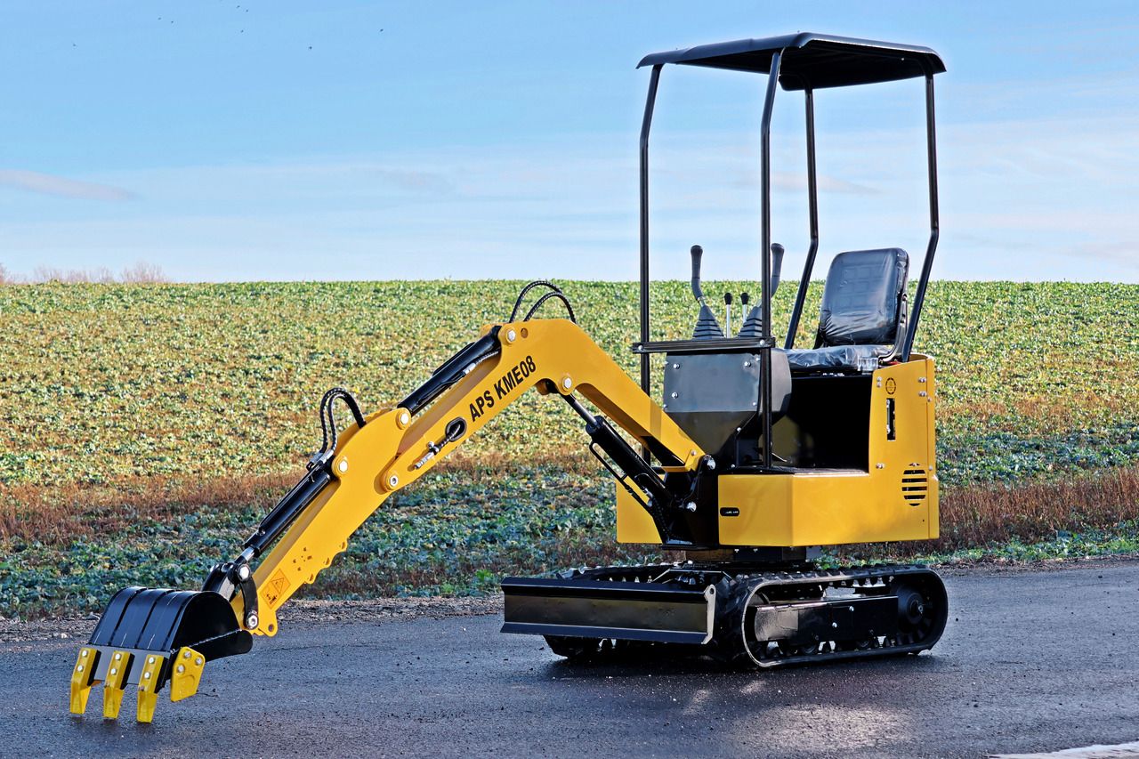 2025 APS KME08 mini excavator side view 2025 APS KME08 mini excavator side view