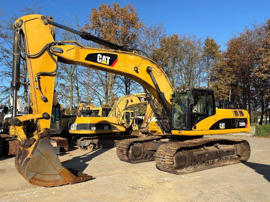 2007 Caterpillar 330DL crawler excavator, side profile view 2007 Caterpillar 330DL crawler excavator, side profile view