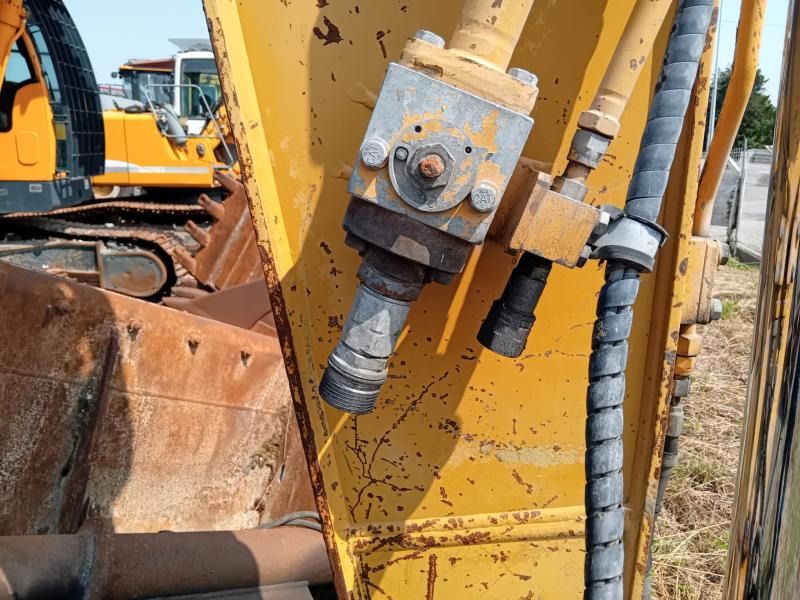 2013 Caterpillar 320EL crawler excavator hydraulic attachment point 2013 Caterpillar 320EL crawler excavator hydraulic attachment point