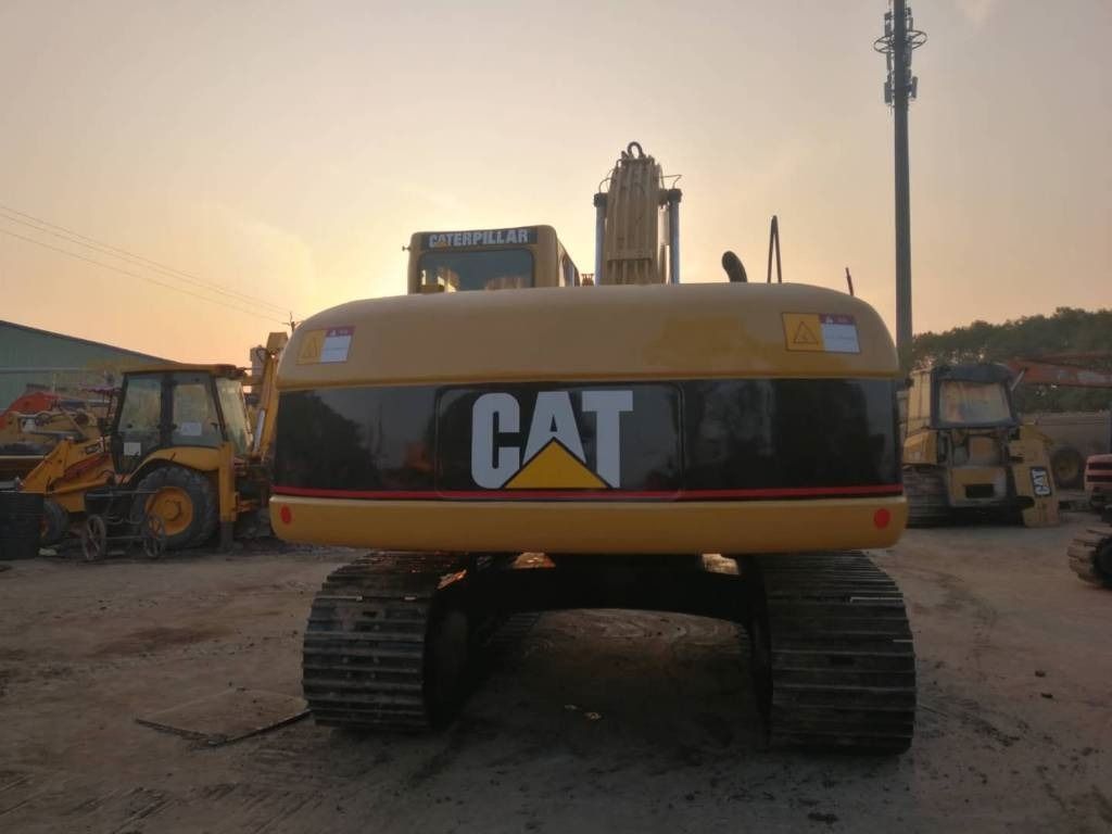 2021 Caterpillar 320C crawler excavator, rear view 2021 Caterpillar 320C crawler excavator, rear view