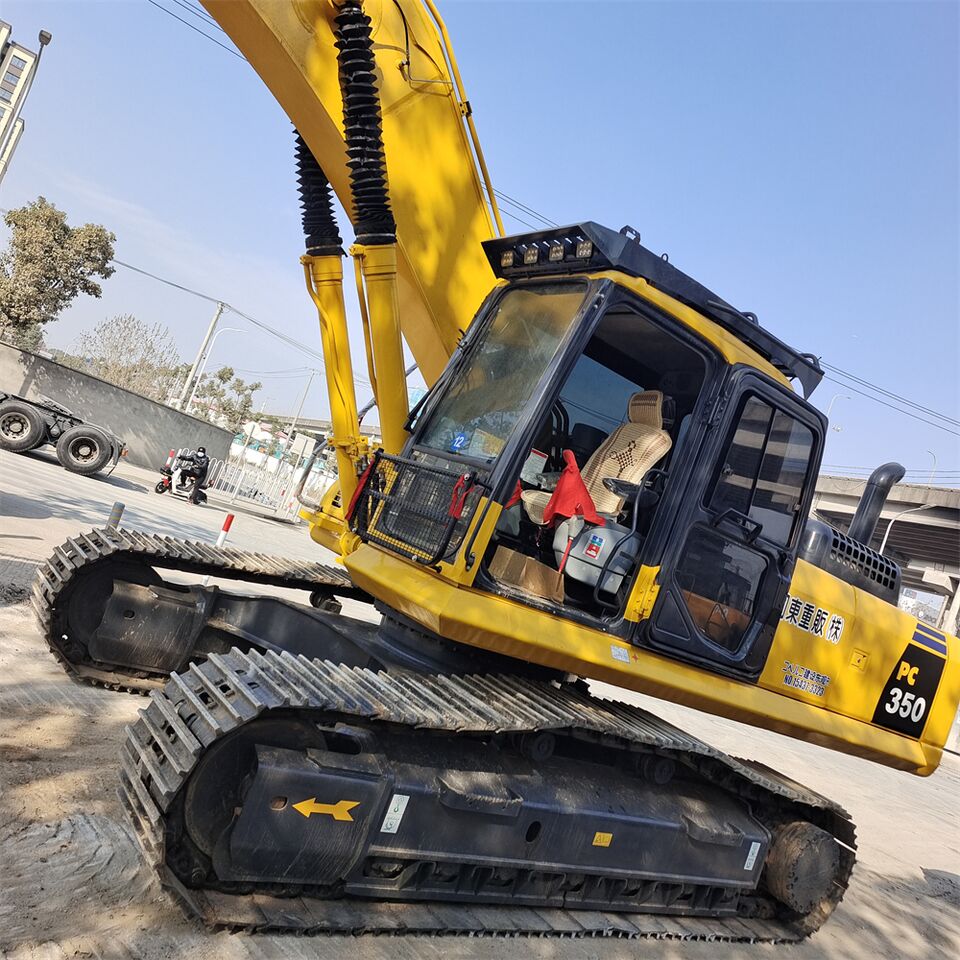 2025 Komatsu PC350-7 crawler excavator, side view 2025 Komatsu PC350-7 crawler excavator, side view