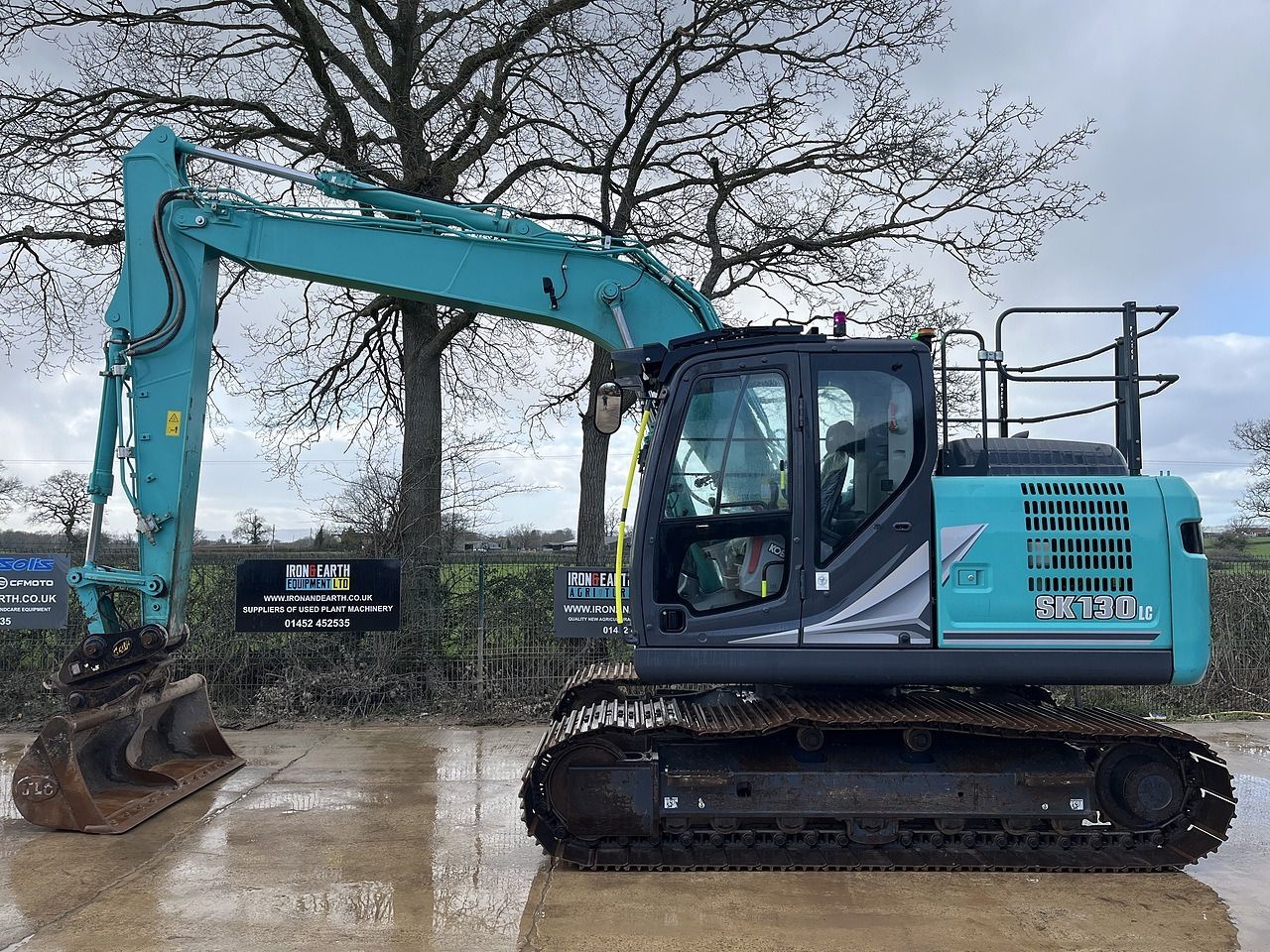 2023 Kobelco SK130LC-11 crawler excavator, side view 2023 Kobelco SK130LC-11 crawler excavator, side view