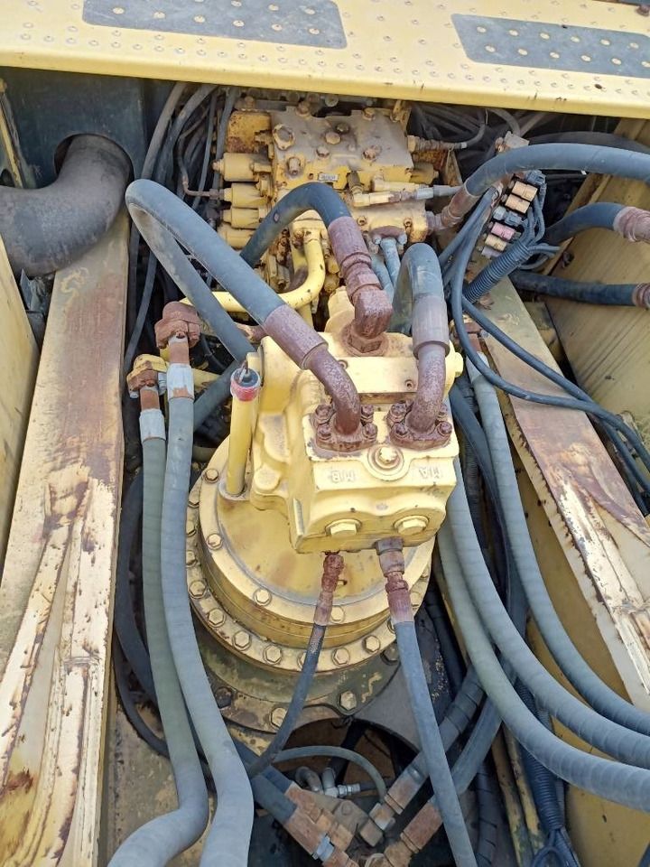 2022 Komatsu PC400-7 crawler excavator hydraulic system detail