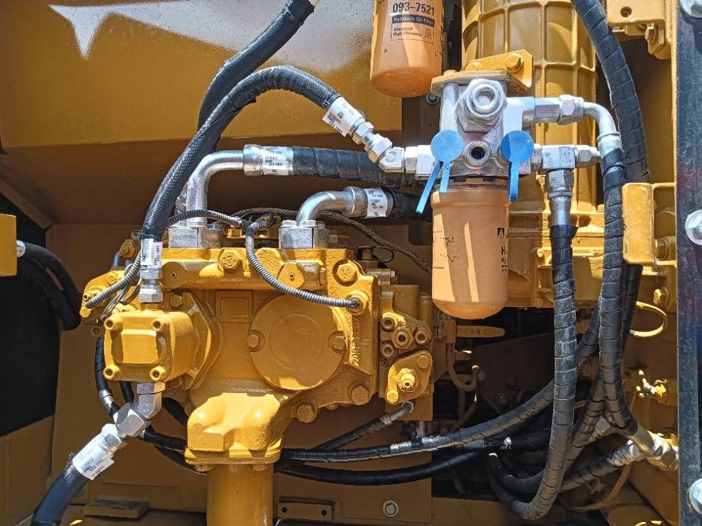 2024 Caterpillar 320D rupsgraafmachine hydraulisch systeem detail