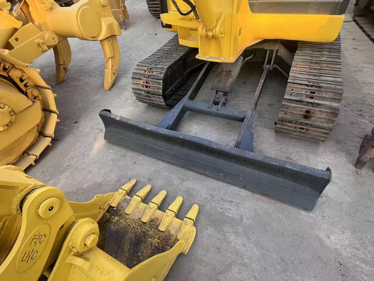 2019 Komatsu PC58-8 crawler excavator back view with blade 2019 Komatsu PC58-8 crawler excavator back view with blade
