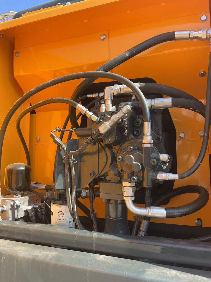2022 Hyundai R210W-9 Wheel Excavator hydraulic pump compartment 2022 Hyundai R210W-9 Wheel Excavator hydraulic pump compartment