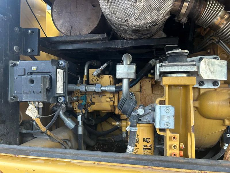 2014 Caterpillar M315D engine compartment view