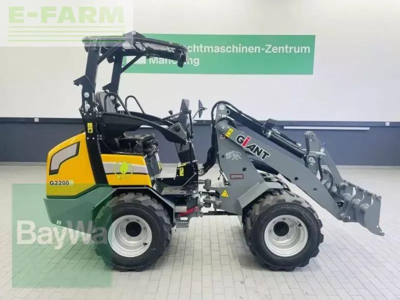 2023 Giant G2200E mini excavator, side view 2023 Giant G2200E mini excavator, side view