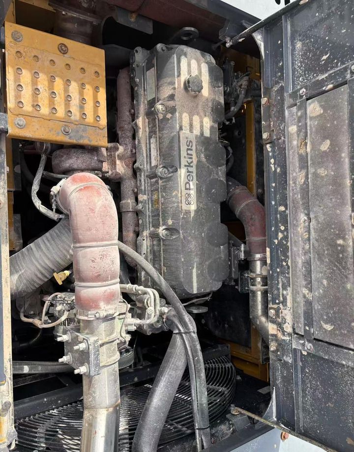 2021 XCMG XE550DK engine compartment view 2021 XCMG XE550DK engine compartment view