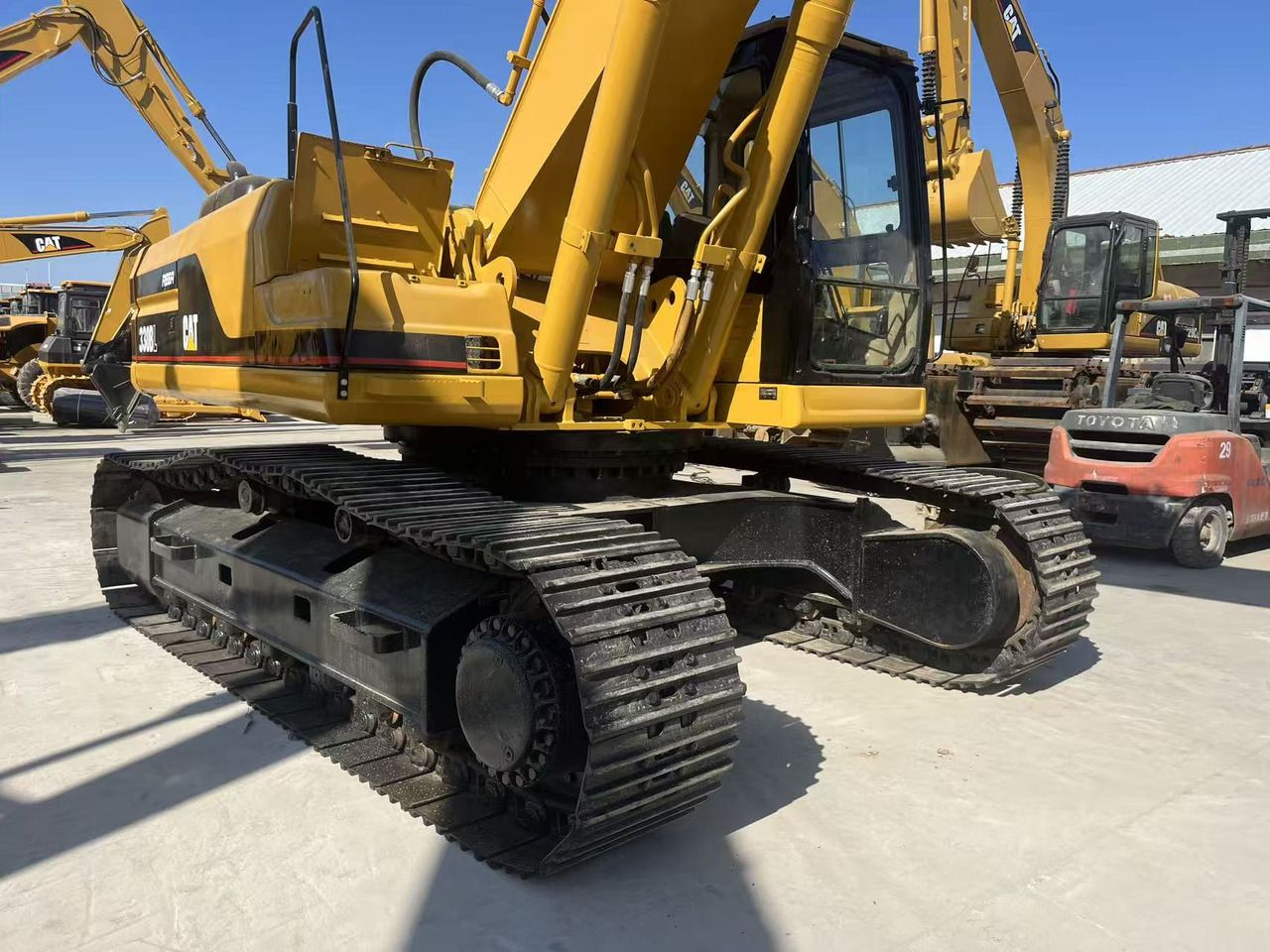 2020 Caterpillar 330BL crawler excavator, side view 2020 Caterpillar 330BL crawler excavator, side view