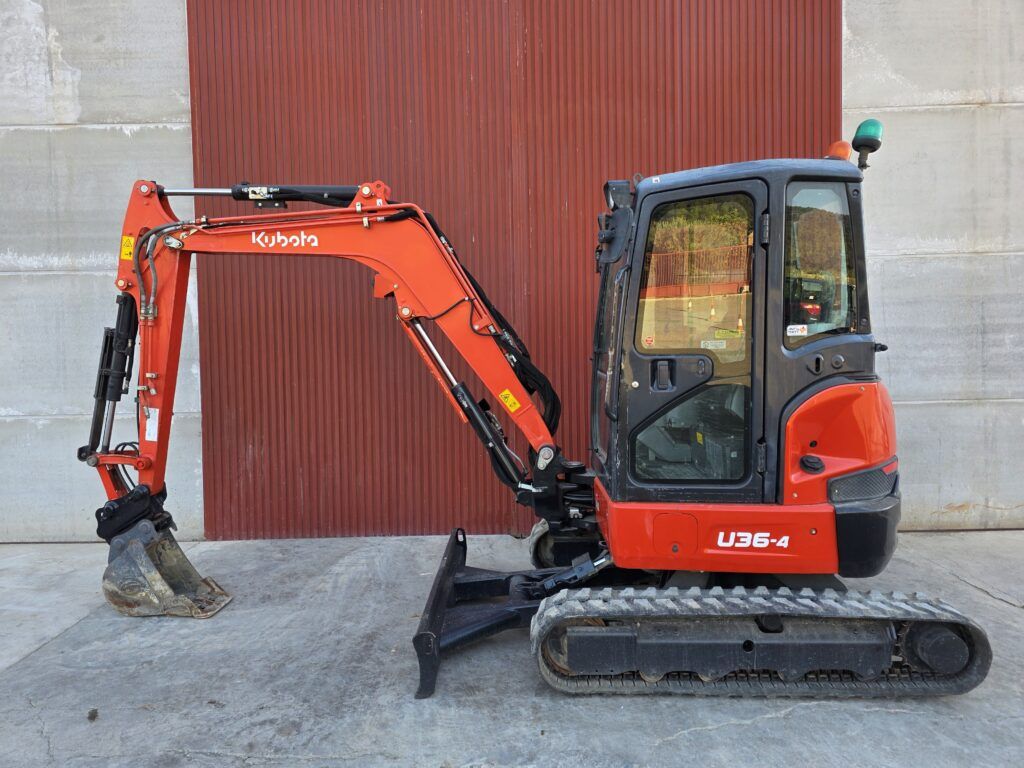 2021 Kubota U36-4 mini excavator, side view 2021 Kubota U36-4 mini excavator, side view