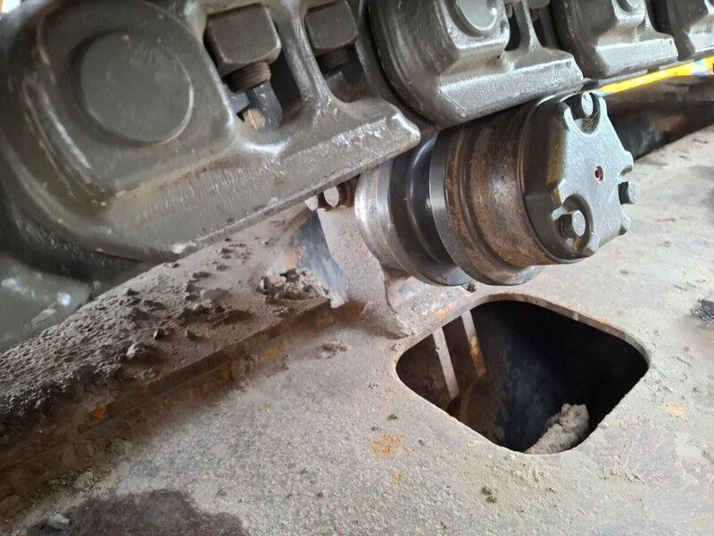 2017 Komatsu PC240LC-10 crawler excavator track roller detail 2017 Komatsu PC240LC-10 crawler excavator track roller detail
