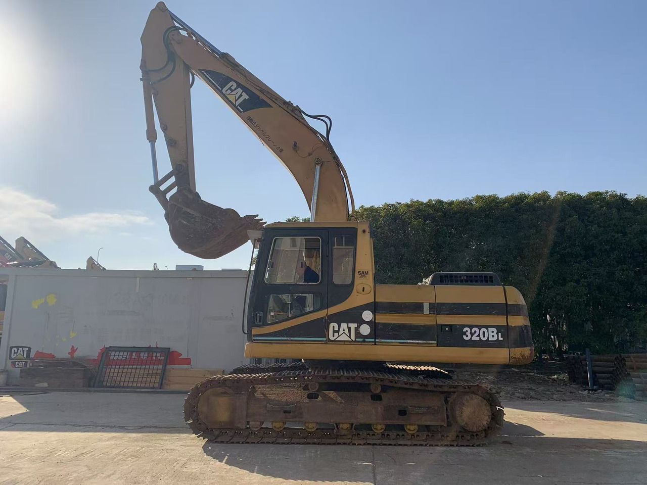 2015 Caterpillar 320BL crawler excavator side view
