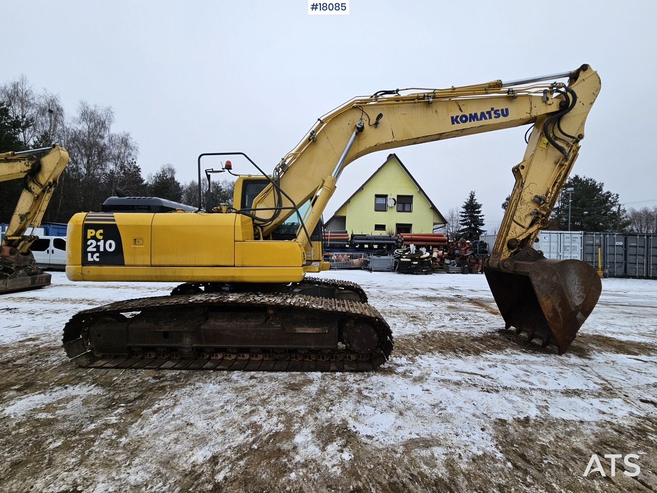 2011 Komatsu PC210LC-8 crawler excavator, side view 2011 Komatsu PC210LC-8 crawler excavator, side view