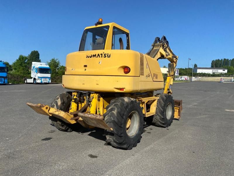 2000 Komatsu PW95 wheel excavator rear view 2000 Komatsu PW95 wheel excavator rear view