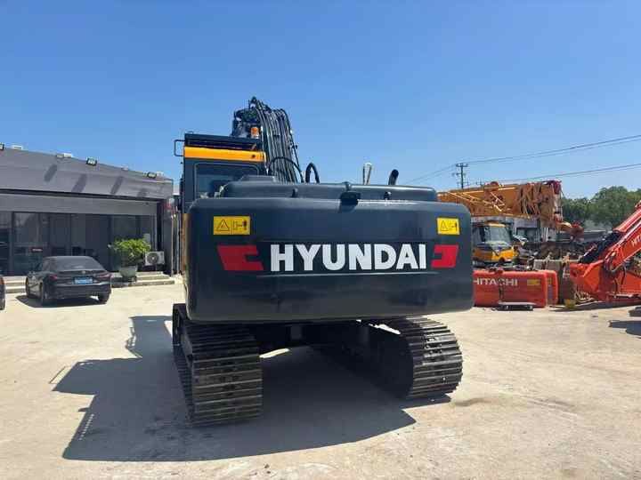 2024 Hyundai HX220S crawler excavator, rear view 2024 Hyundai HX220S crawler excavator, rear view
