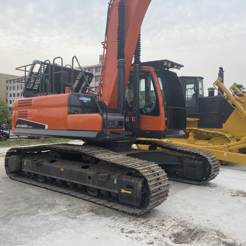 2021 Doosan DX300 LC-9C crawler excavator, side view 2021 Doosan DX300 LC-9C crawler excavator, side view