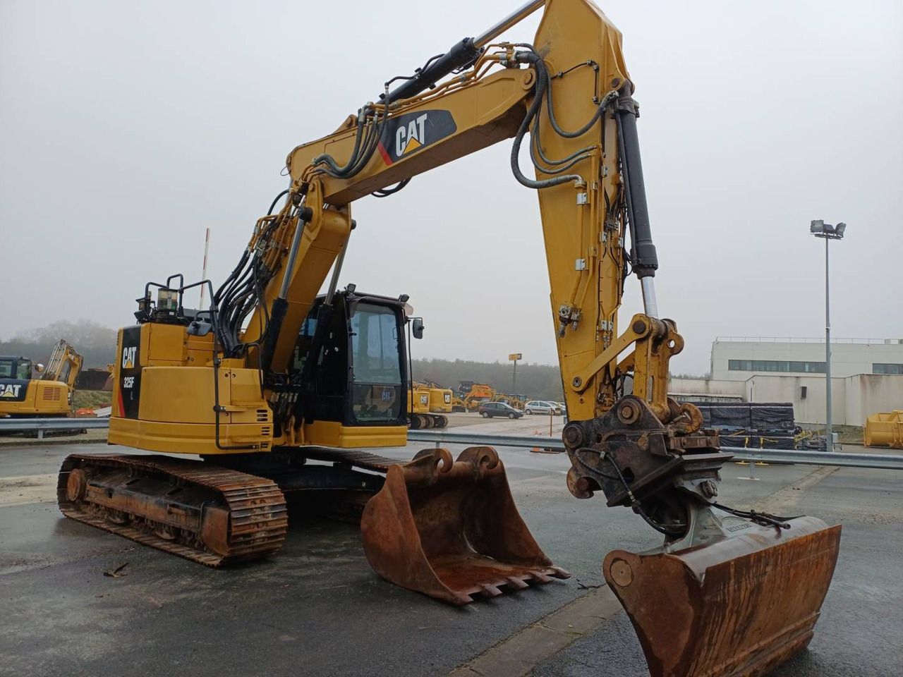 2018 Caterpillar 325F CR crawler excavator, side view 2018 Caterpillar 325F CR crawler excavator, side view