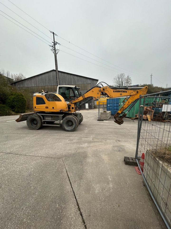 2018 Liebherr A910 Compact Litronic wheel excavator side view