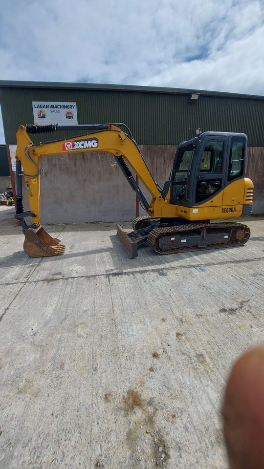 2022 XCMG XE60DA crawler excavator side view 2022 XCMG XE60DA crawler excavator side view