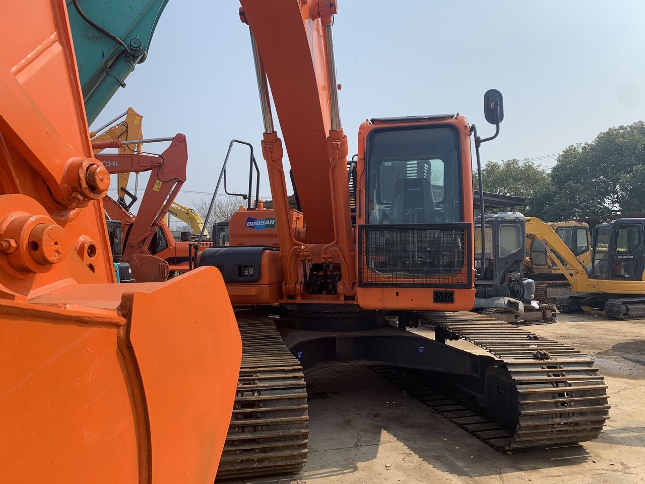2016 Doosan DX225LC crawler excavator, front view 2016 Doosan DX225LC crawler excavator, front view