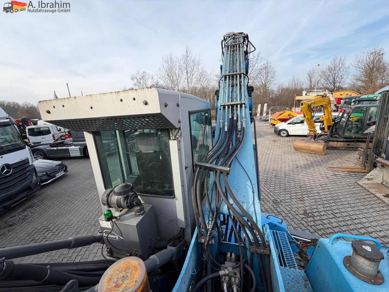 2007 Terex MHL320 wheel excavator cab and boom view 2007 Terex MHL320 wheel excavator cab and boom view