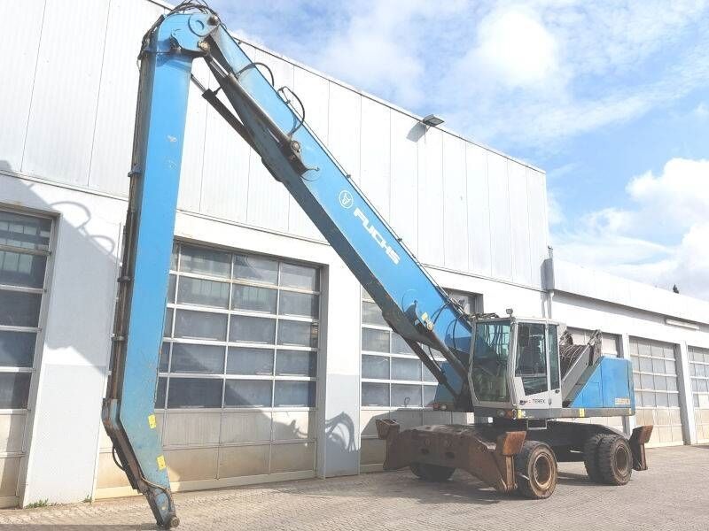 2016 Fuchs MHL350F material handler, side profile view 2016 Fuchs MHL350F material handler, side profile view
