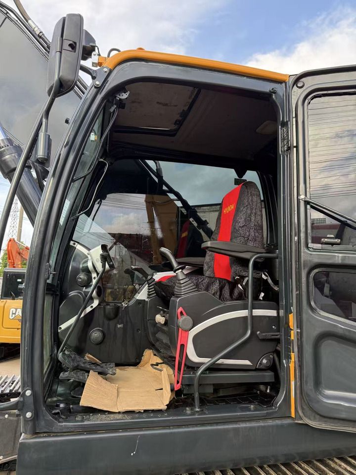 2020 Hyundai R330LC-9S crawler excavator cab interior 2020 Hyundai R330LC-9S crawler excavator cab interior