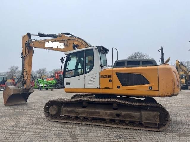 2014 Liebherr R926 LC crawler excavator, side view 2014 Liebherr R926 LC crawler excavator, side view