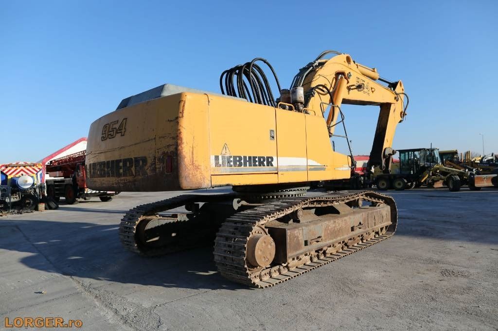 2005 Liebherr R954 B crawler excavator, rear three-quarter view 2005 Liebherr R954 B crawler excavator, rear three-quarter view