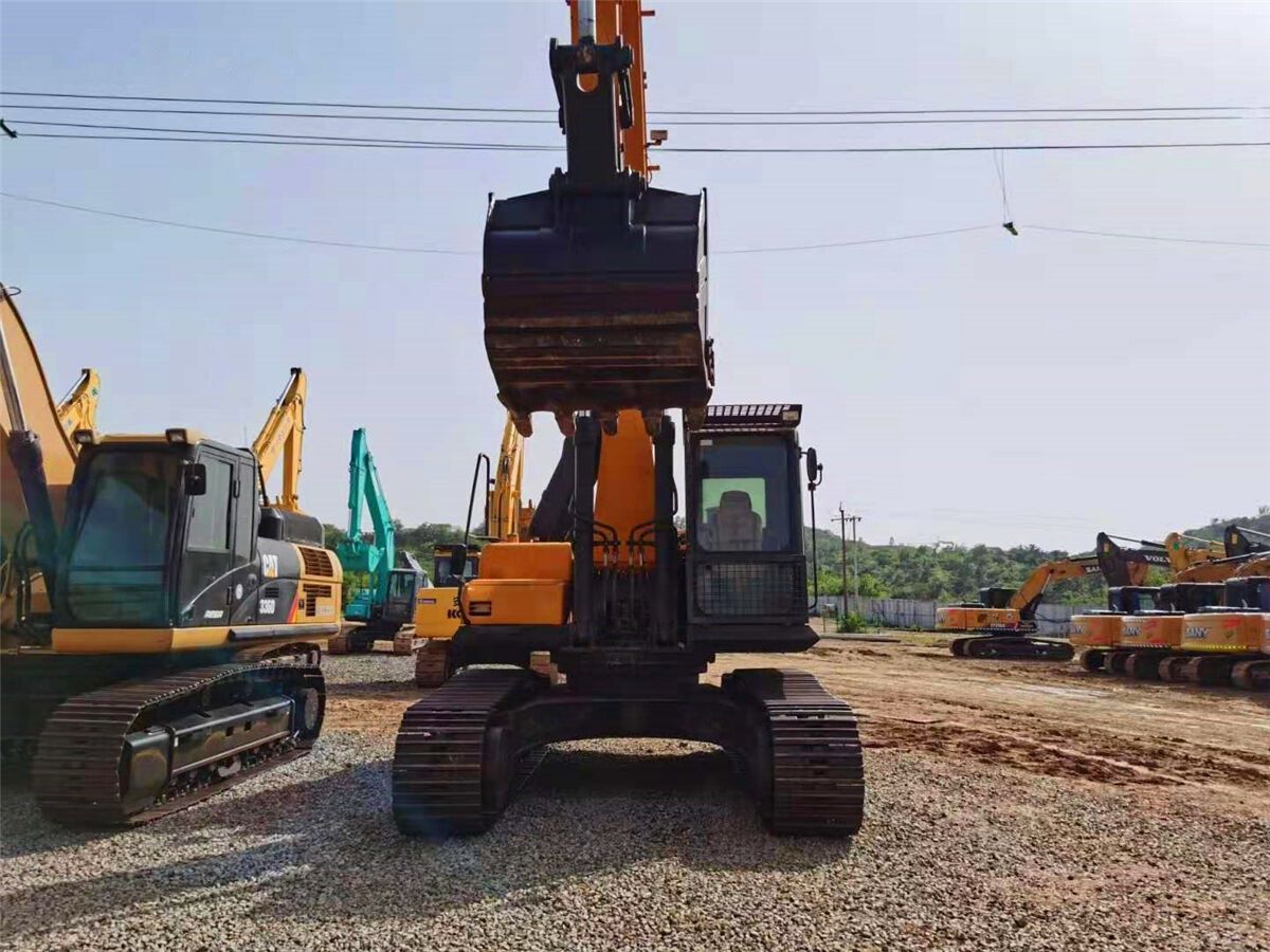 2022 Sany SY365 crawler excavator, front view 2022 Sany SY365 crawler excavator, front view