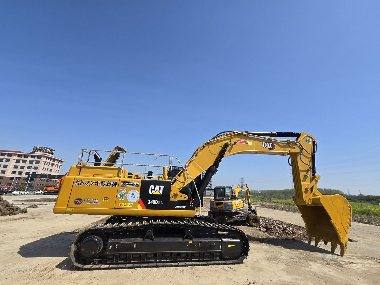 2023 Caterpillar 349D2 L crawler excavator side view