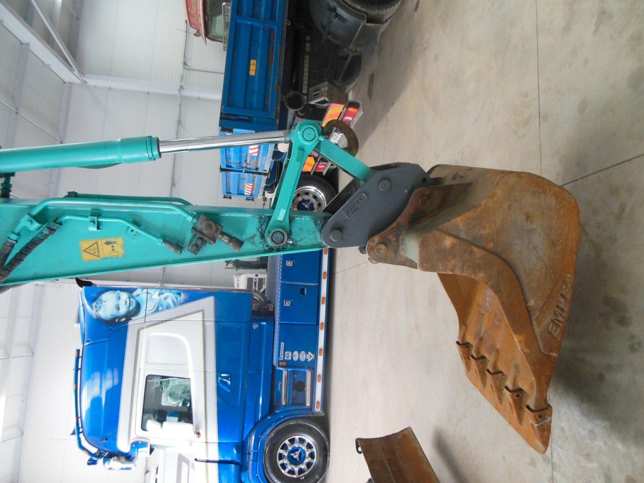 2014 Kobelco SK75SR-3E crawler excavator bucket and arm detail 2014 Kobelco SK75SR-3E crawler excavator bucket and arm detail