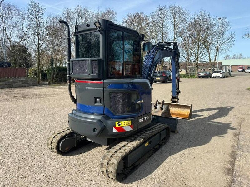 2023 Doosan DX35Z-7 mini excavator, rear three-quarter view 2023 Doosan DX35Z-7 mini excavator, rear three-quarter view