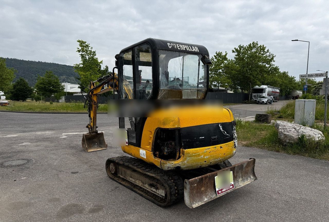 2001 Caterpillar 302.5 mini excavator, rear three-quarter view