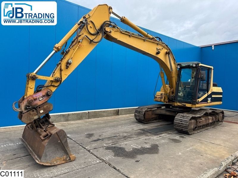 2001 Caterpillar 318B crawler excavator, side view