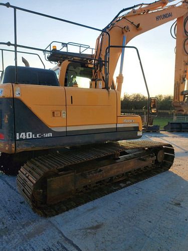 2020 Hyundai R140LC-9A crawler excavator, side view 2020 Hyundai R140LC-9A crawler excavator, side view