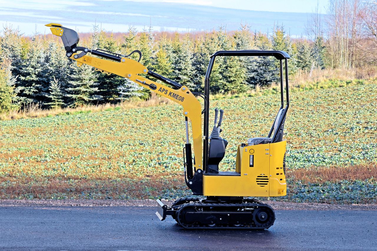 2025 APS KME08 mini excavator, side view 2025 APS KME08 mini excavator, side view