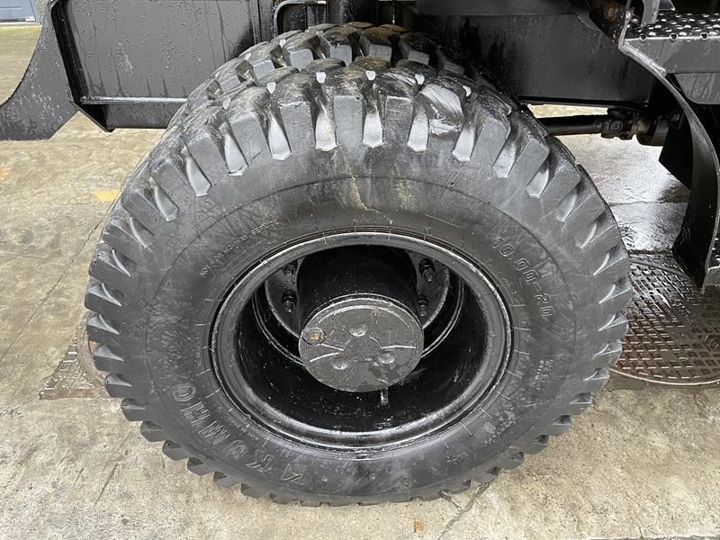 2016 Caterpillar M314F wheel excavator tire detail